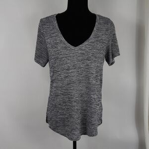 Athleta Breezy Scoop V Tee